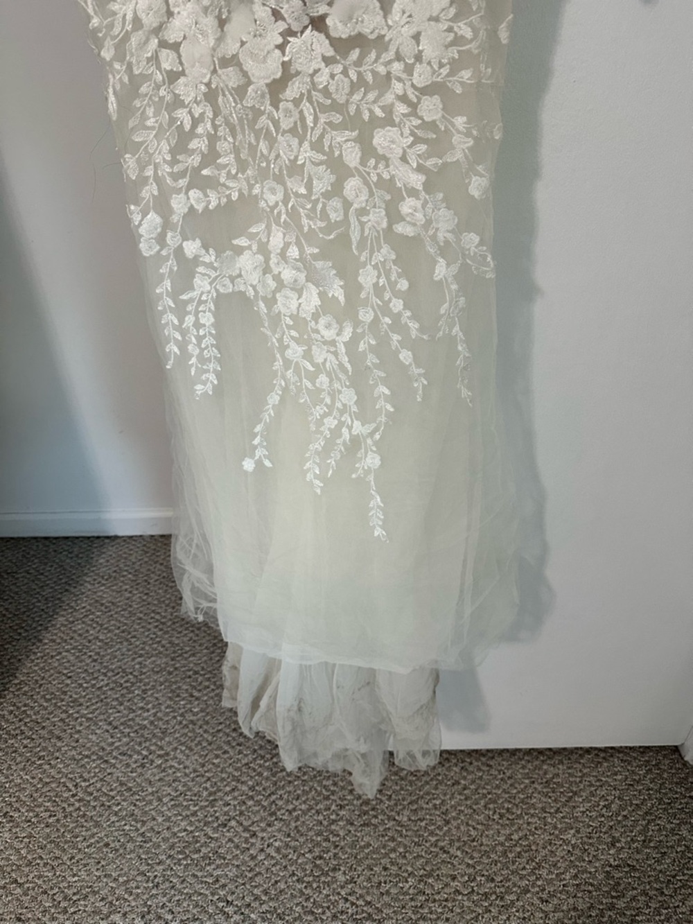 David's Bridal Ivory Lace Long-Sleeve Plunge Gown with Tulle Overlay - Picture 7 of 8
